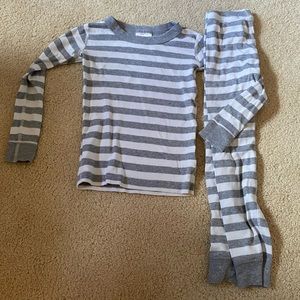 Hanna Andersson Gray and White Striped Pajamas Size 5 (110)